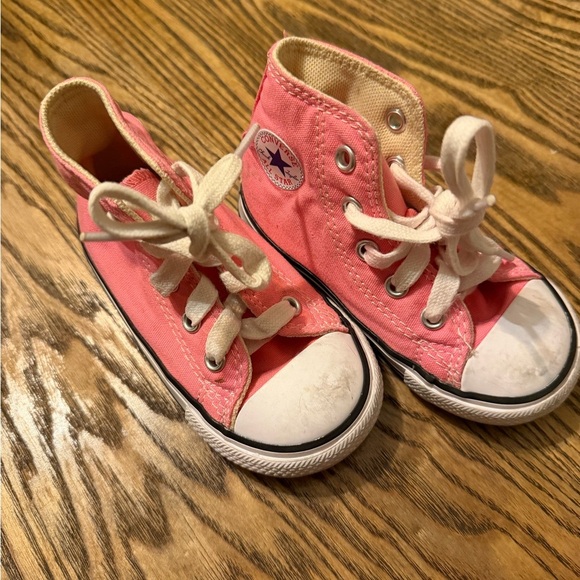 Converse Kids Sneakers in Pink and White - Picture 2 of 9